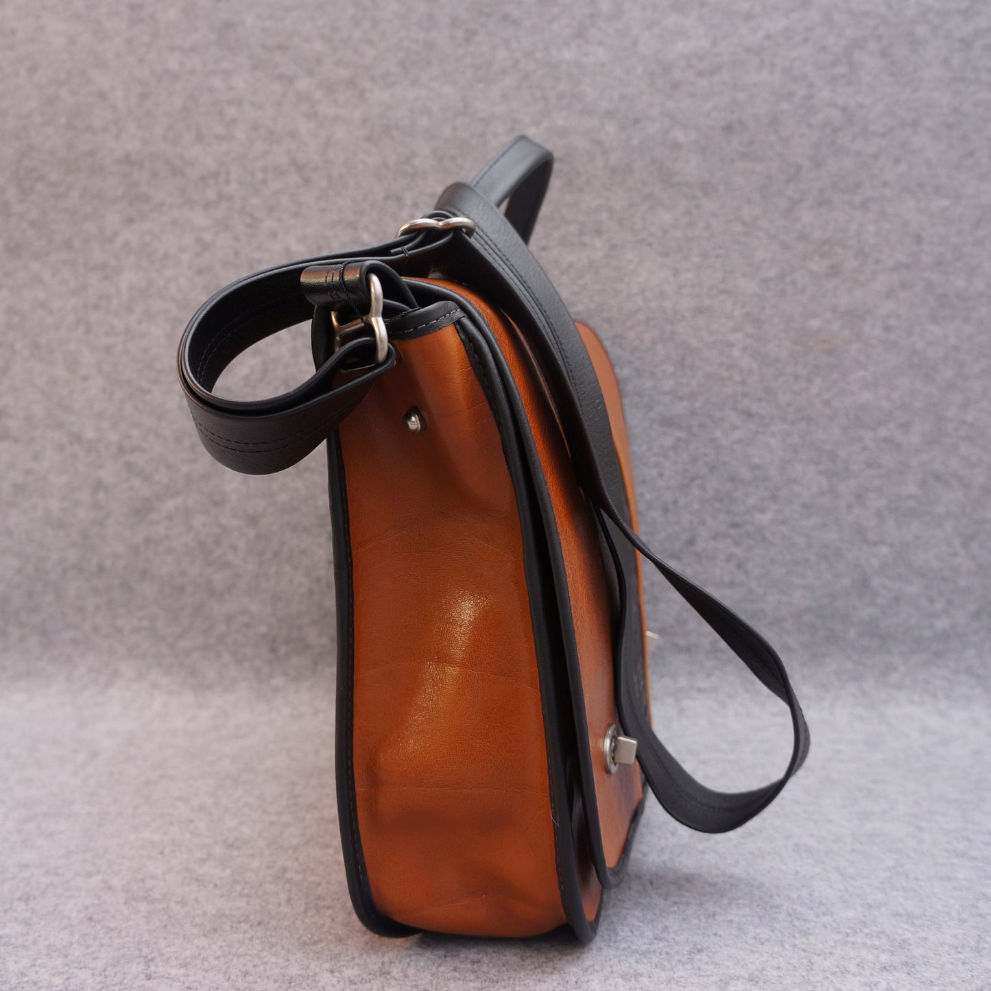 Chester bag Briefcase - italian veg tan leather - Turtle Ridge Gallery