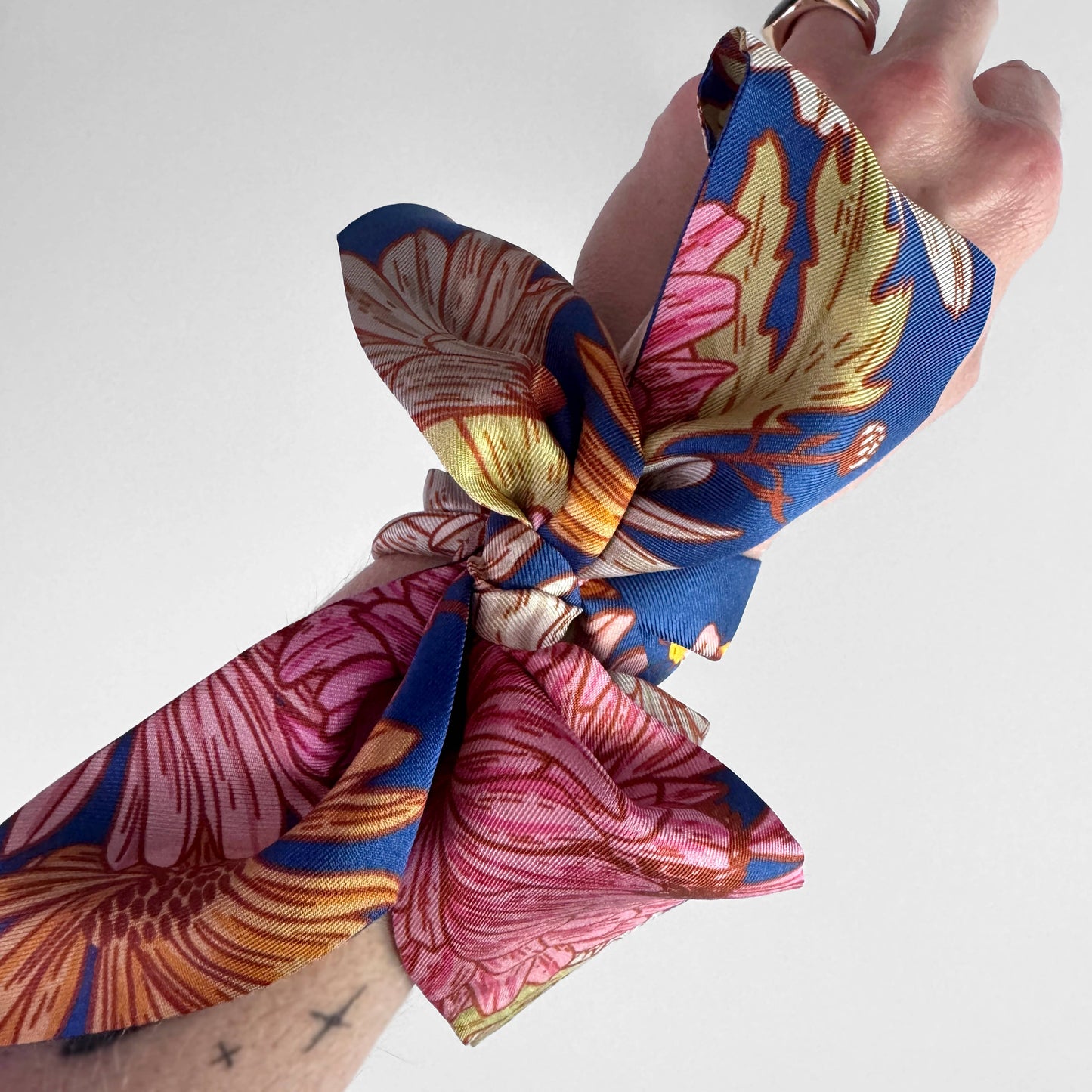 SKINNY SILK SCARF | Floral Buzz