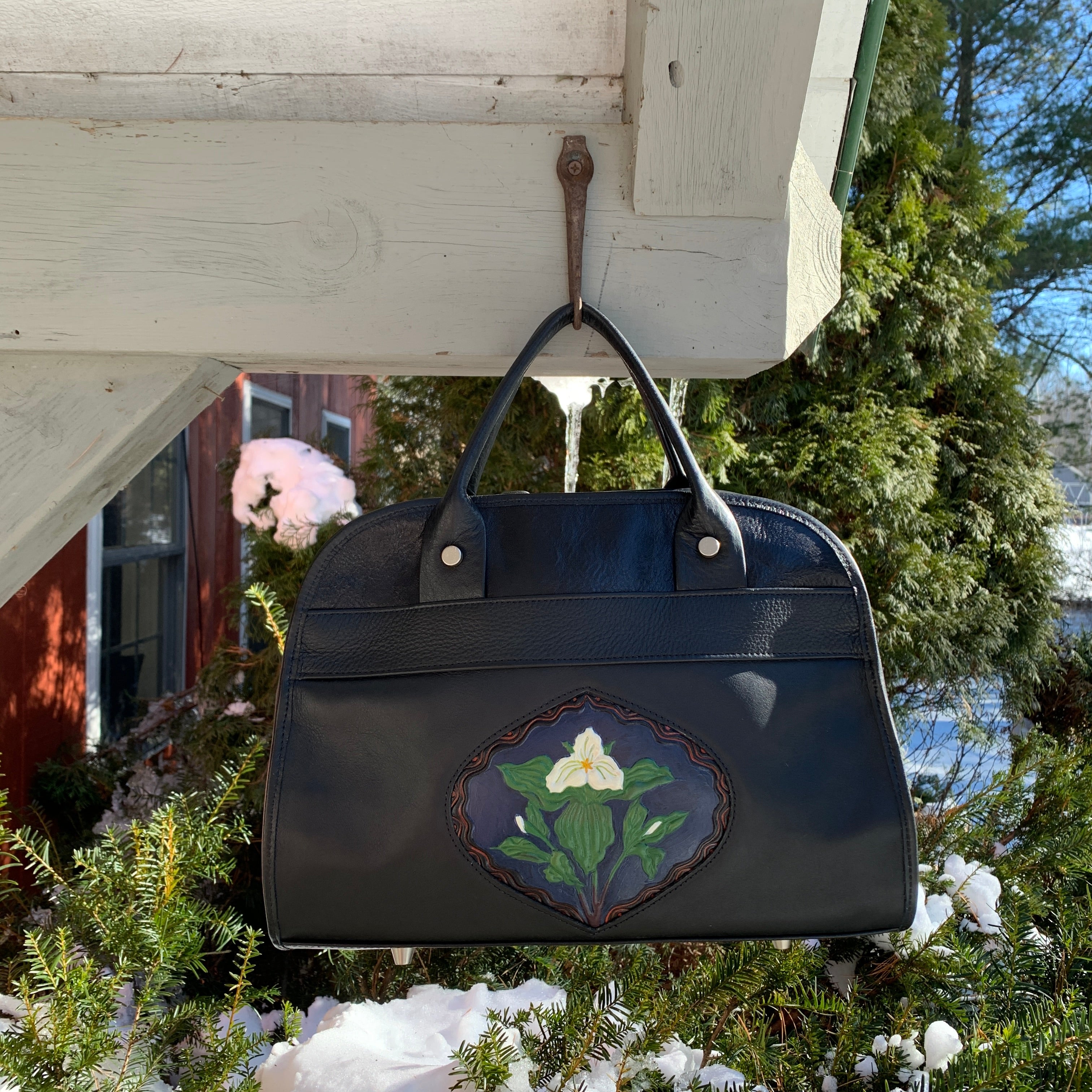Medici Bag - Black with Trillium – Turtle Ridge Gallery